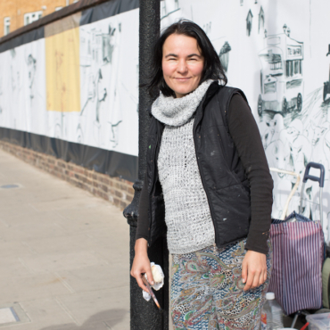 Художница из России Анастасия Русса расписывает 123-метровую стену на Портобелло-роуд. Кто разрешил, и что будет нарисовано?