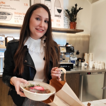 Не по папиной линии: дочь Юрия Лужкова открыла веганский ресторан в Лондоне
