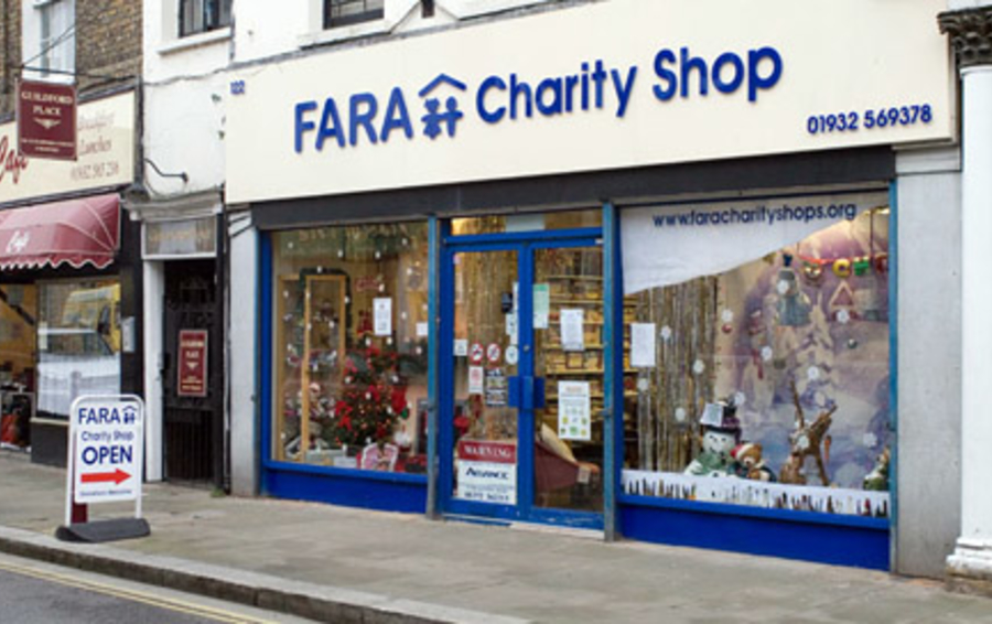 Магазины charity shop. Gusto благотворительный магазин. Магазины charity shop. Charity shop wikipedia. Магазины в англии.