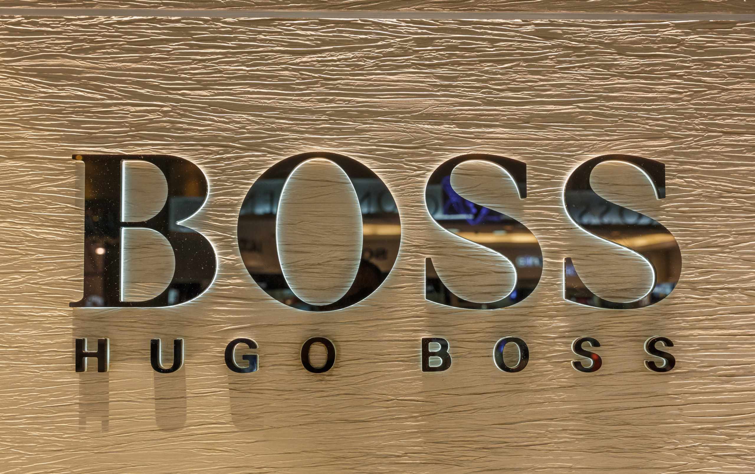 Hugo на русском. Hugo Boss logo. Босс Хьюго босс логотип. Хуго босс надпись. Надпись босс хьюгоблосс.