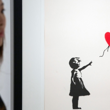 В Лондоне открылась масштабная выставка работ уличного художника Бэнкси