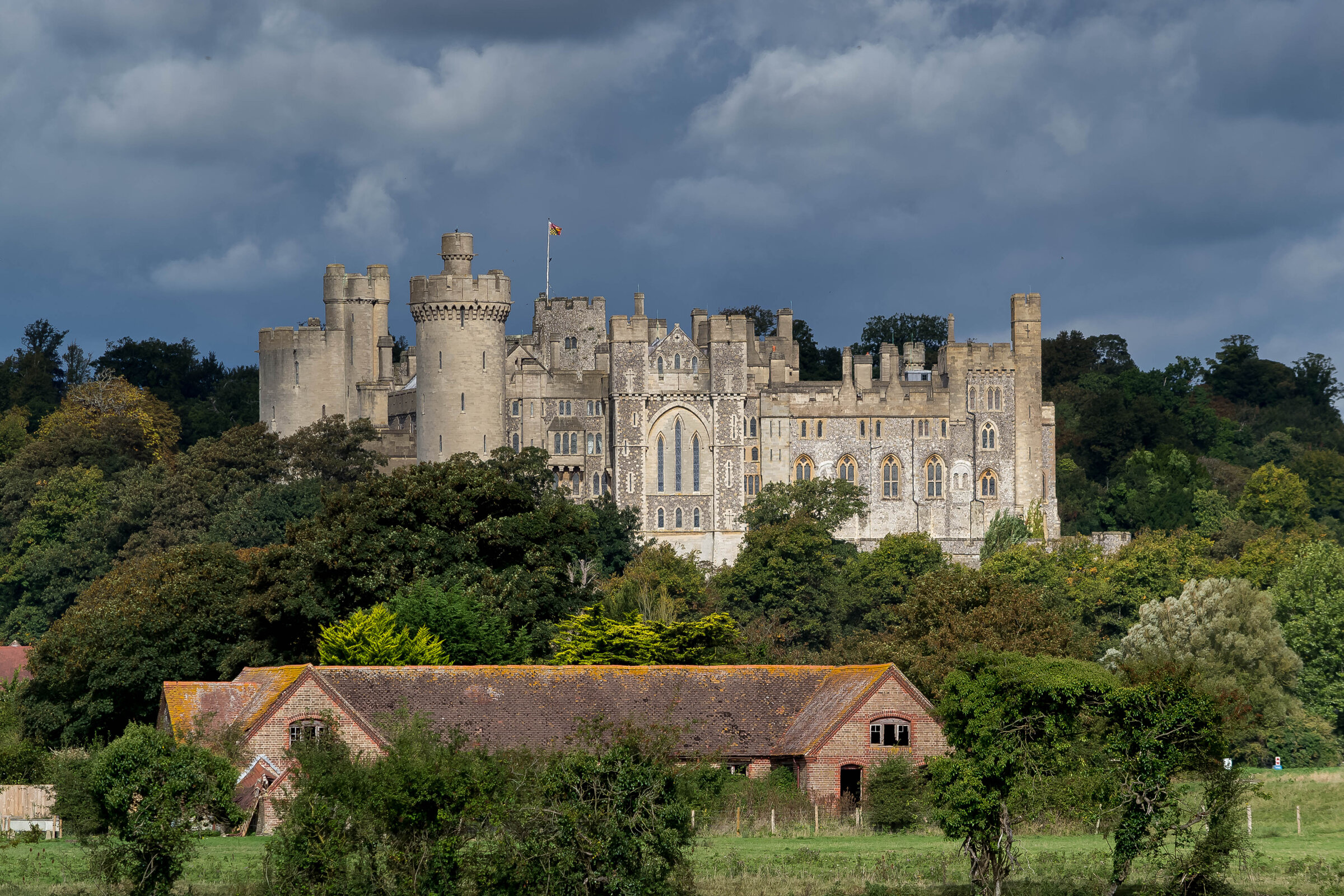 Графство суссекс. Замок Arundel Castle. Замок Арундел, графство Западный Сассекс, Англия. Арундел город в Англии. Суссекс (графство) графства Англии.