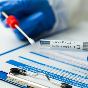 Суточное число заболевших COVID-19 впервые с января превысило 26 тысяч