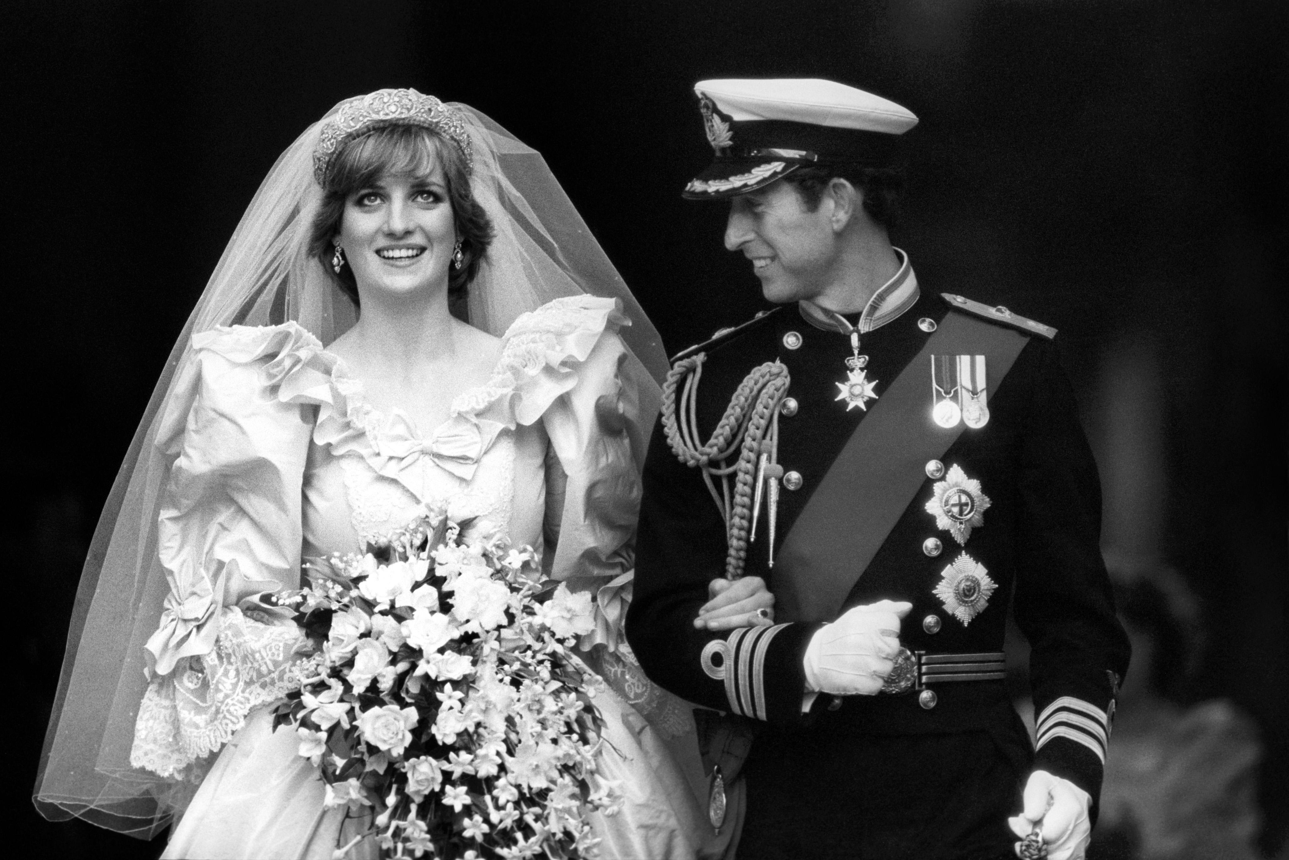 Что с принцессой уэльской на самом. Свадьба принцессы Дианы и принца Чарльза. Свадьба леди ди и принца Чарльза.