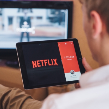 Число подписчиков Netflix в Британии впервые превысило число пользователей кабельного ТВ