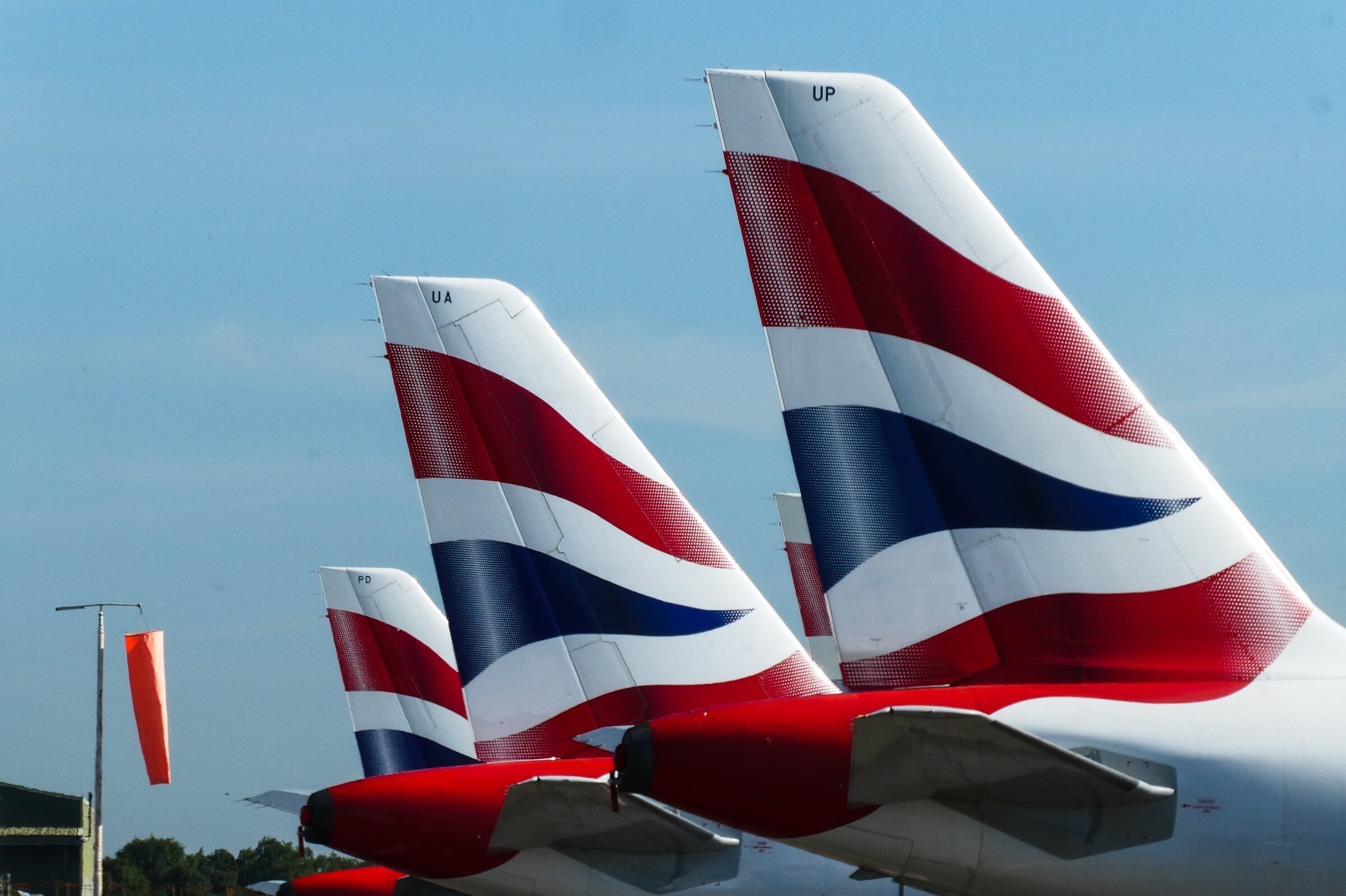 British companies. Авиакомпания Британия. Самолет в Шотландии. Британские корпорации. Red plane.