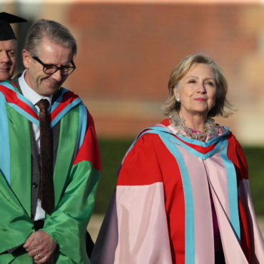 Хиллари Клинтон официально вступила в должность почетного главы Queen’s University в Белфасте