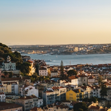 Португалия изменила правила въезда для британских туристов: теперь достаточно только теста