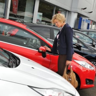 В Британии резко выросли спрос и цены на подержанные автомобили