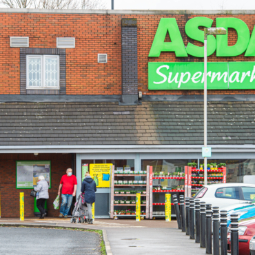 Супермаркет Asda расширяет список магазинов, заказ из которых можно получить в течение часа