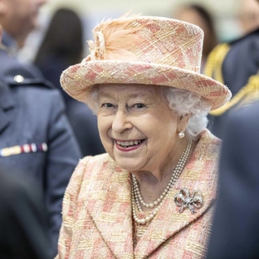 «Ты стар настолько, насколько себя чувствуешь»: королева Елизавета отказалась от награды Oldie of the Year
