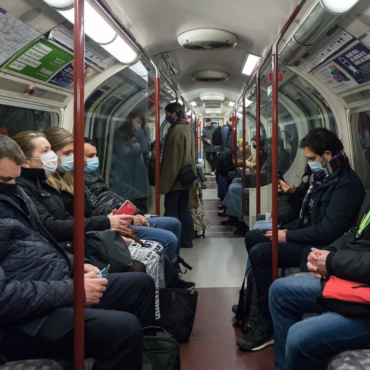 Лондонцев без масок в метро начнут штрафовать через несколько дней