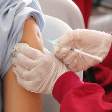 Бустерная вакцинация в Британии: как получить повторную прививку от COVID-19