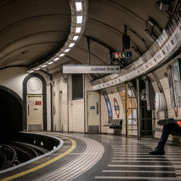 Садик Хан: Стоимость проезда в лондонском метро вырастет, а количество автобусных маршрутов сократится