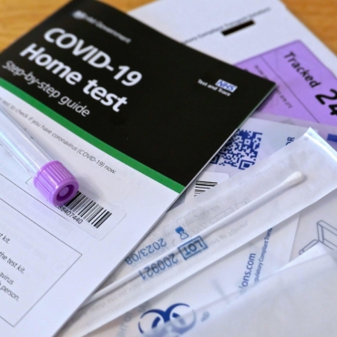 В Англии смягчают правила тестирования на коронавирус