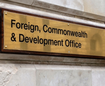 Великобритания начала отзывать своих сотрудников с семьями из посольства в Украине