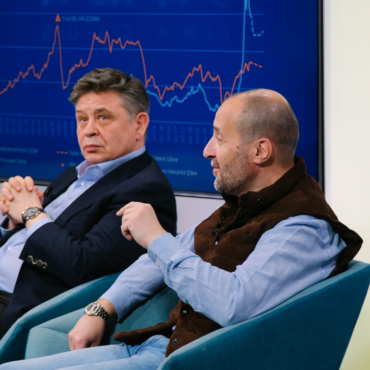 Видео. Свой взгляд на глобальную экономику: о чем поспорили Павел Теплухин, Андрей Мовчан и Наташа Цуканова