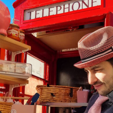В Лондоне открылся сэндвич-бар в телефонной будке