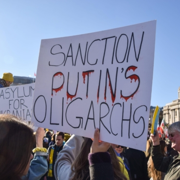 Алишер Усманов и Игорь Шувалов попали под британские санкции