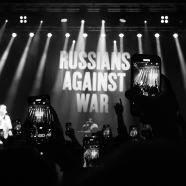 Russians Against the War: в Лондоне прошел благотворительный концерт Оксимирона