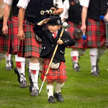 Меньше всего британскую корону поддерживают молодежь, этнические меньшинства и шотландцы