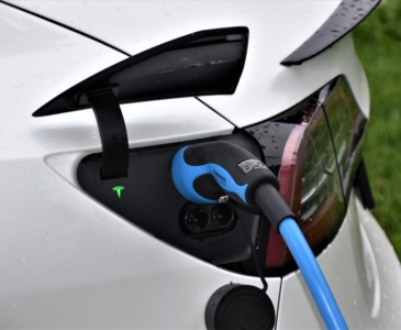 Стоимость быстрой зарядки электромобилей выросла на 20%