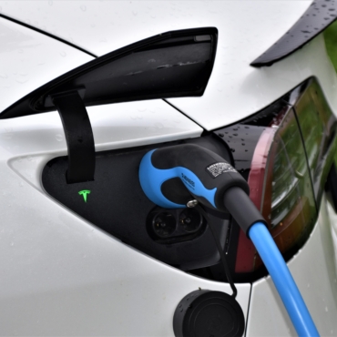 Стоимость быстрой зарядки электромобилей выросла на 20%