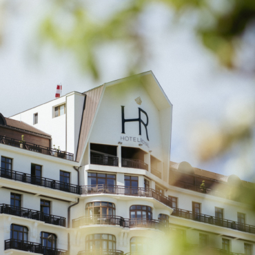 Гид «Зимы» по лучшим отелям мира: зачем ехать на французский курорт Эвиан