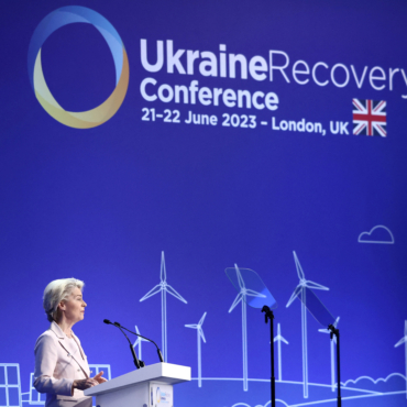 Что происходит с миллиардами Абрамовича? Маша Слоним — о конференции по восстановлению Украины