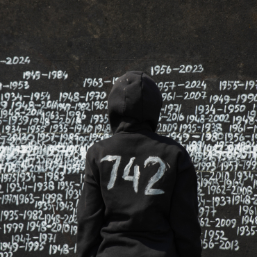 Русский художник создал мемориал жертв политических конфликтов на берегу Темзы