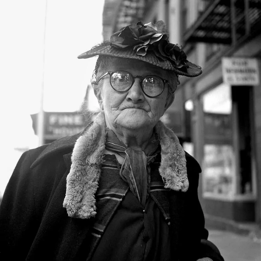 5-Vivian-Maier-Lady-glasses