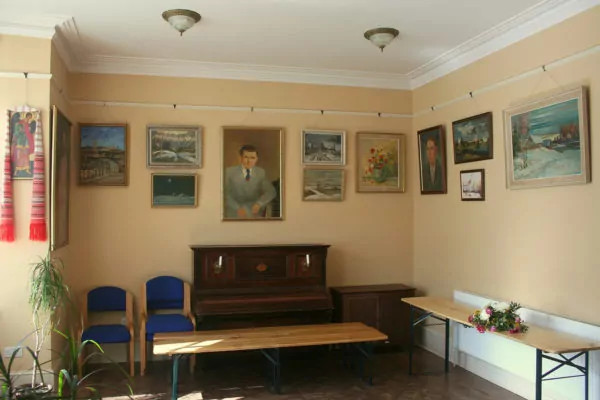 Украшения на стенах в Marion House