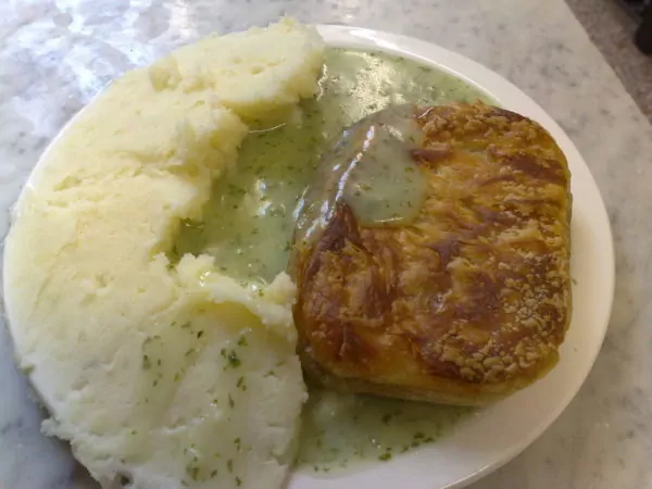 Pie_mash_and_liquor_Manze_Bermondsey