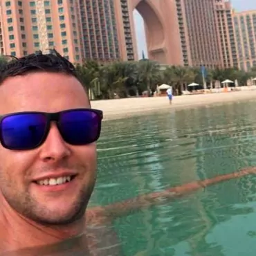 27-летний британец чуть не сел в тюрьму в Дубае за то, что потрогал мужчину за бедро