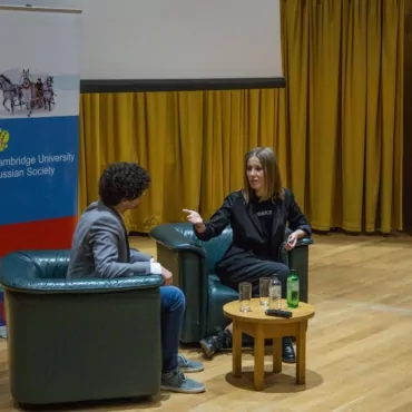 «В Крыму нужно провести референдум с тремя вариантами ответа». О чем Ксения Собчак говорила с кембриджскими студентами