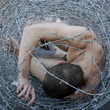 “Хватит интегрироваться. Давайте покажем, что мы принципиально другие”. Как и зачем смотреть выставку Art Riot в Saatchi Gallery?