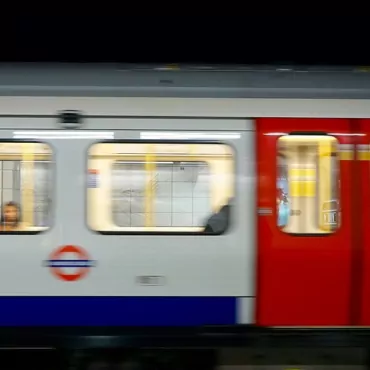 Британцы хотят приходить на работу в 8 утра. И уходить в 4 вечера