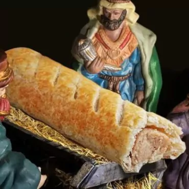 Пекарня Greggs в своем календаре заменила Иисуса на сосиску в тесте. Пришлось извиняться