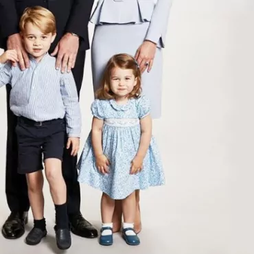 Новый семейный портрет герцога и герцогини Кембриджских будет на их рождественской открытке