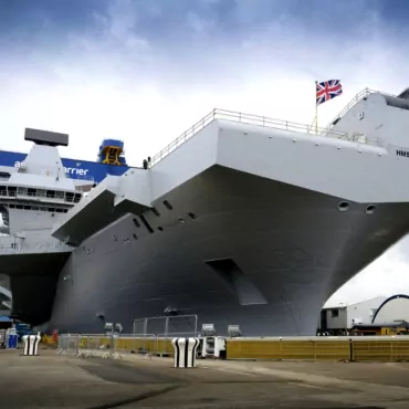 Новый авианосец Queen Elizabeth стоимостью £3,1 млрд. дал течь