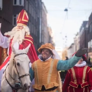 Чем голландский Синтерклас круче Санта-Клауса и Деда Мороза