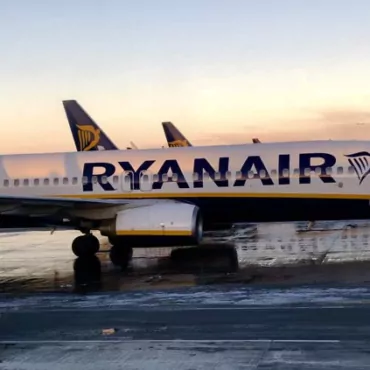 Из-за непогоды Ryanair и Easyjet задерживают и отменяют сотни рейсов