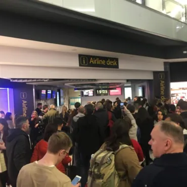 «Не улетели». Как русские пассажиры  пострадали из-за дронов в Gatwick