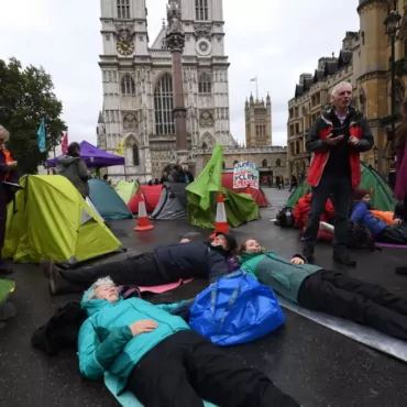 «Оккупай 2.0». Чего добиваются Extinction Rebellion? Одобряете ли вы их действия?