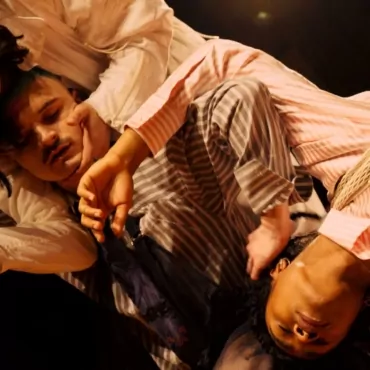 Ковбои-аутсайдеры, струящиеся костюмы от Vivienne Westwood и дерзкий тверк: «Мой Лондон» с Лизой Михалёвой