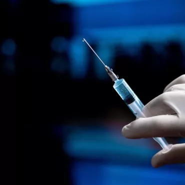СМИ похоронили испытательницу вакцины от коронавируса
