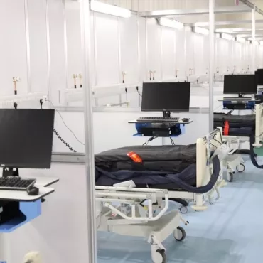 Принц Чарльз объявил об открытии HNS Nightingale Hospital