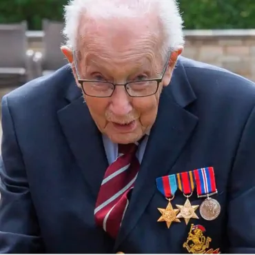 99-летний армейский ветеран собрал £2 миллиона для NHS