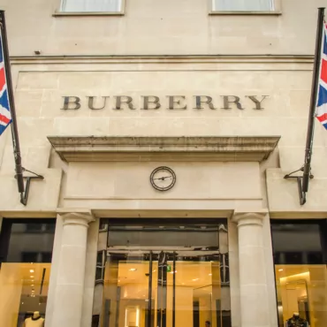 NHS: «Дайте нам телефон Burberry»