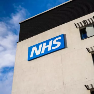 Врач NHS отвечает на наши вопросы о COVID-19